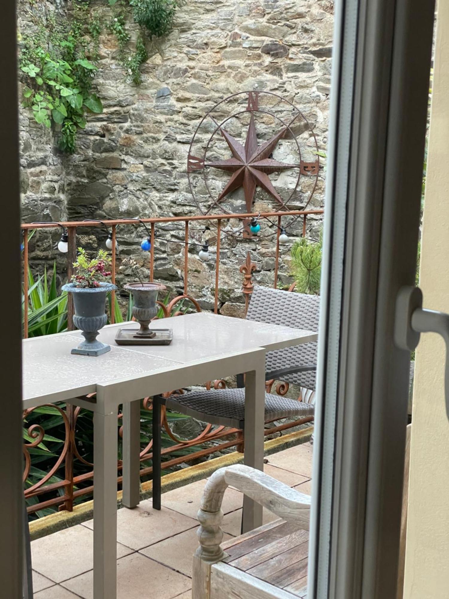 Appartement De 1634 Avec Balcon Au Sud Sur Jardin En Plein Coeur Historique Tréguier Exterior foto