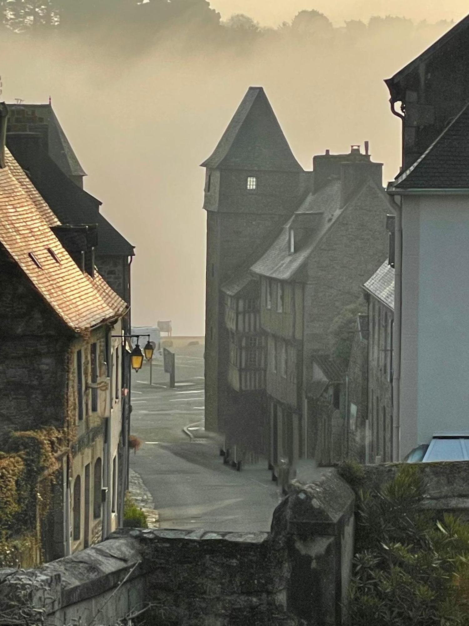 Appartement De 1634 Avec Balcon Au Sud Sur Jardin En Plein Coeur Historique Tréguier Exterior foto